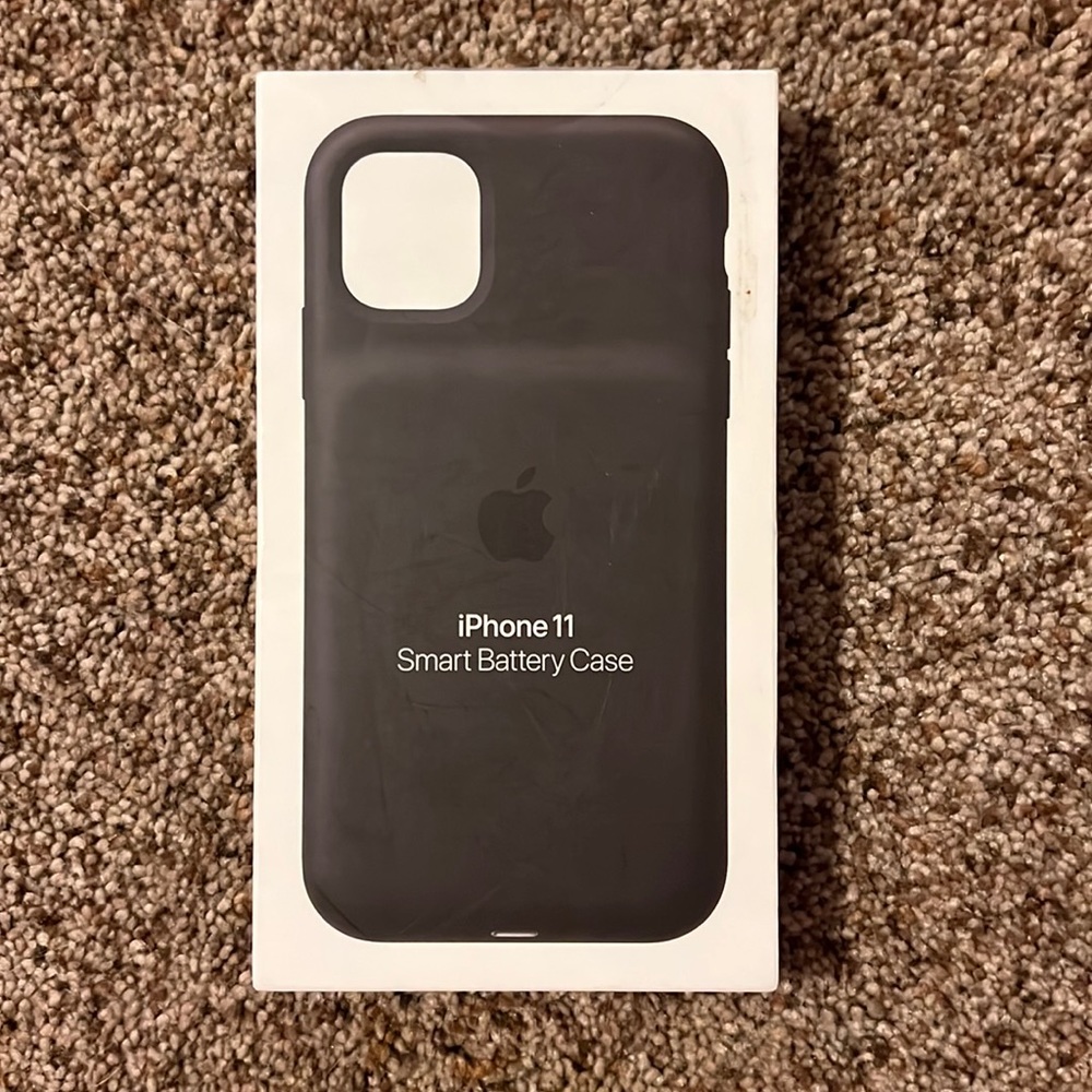 Apple Smart Battery Case with Wireless Charging for iPhone 11- Used twice